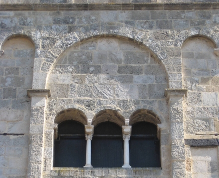 Santa Giusta (Oristano), Chiesa di Santa Giusta, esterno: particolare della trifora in facciata