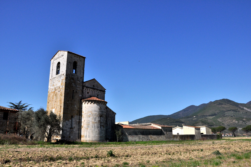 La Pieve di Santa Giulia di Caprona: un Tesoro Romanico nel Cuore del Monte  Pisano - Monte Pisano
